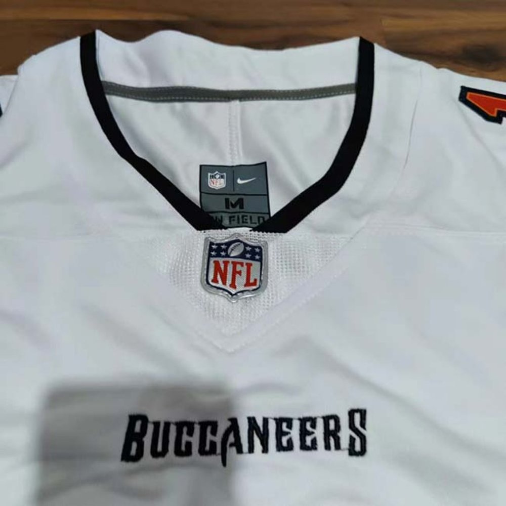 Nike Tampa Bay Buccaneers Tom Brady #12 Jersey-White - Picture 4 of 8